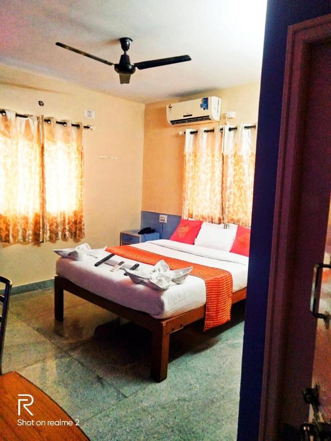 Oyo 75854 Hotel Harsha Residency 班加罗尔 外观 照片