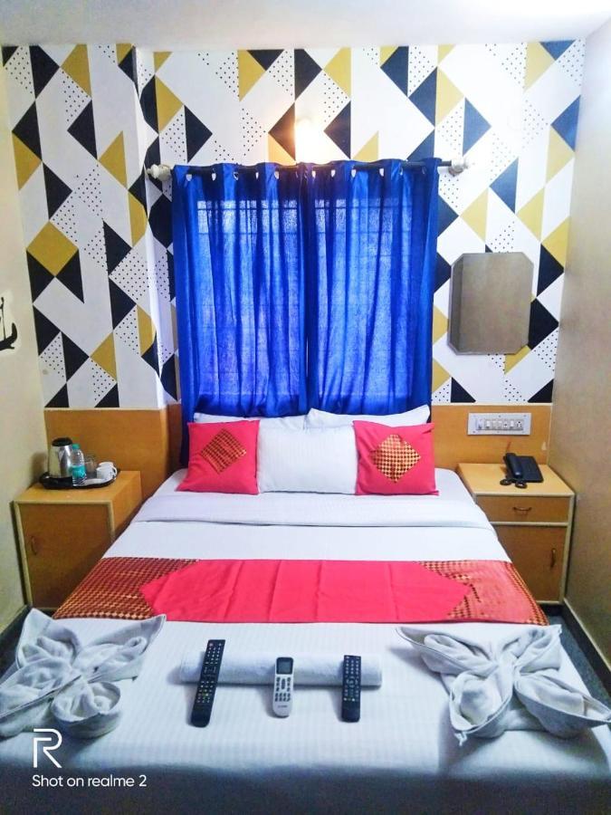 Oyo 75854 Hotel Harsha Residency 班加罗尔 外观 照片