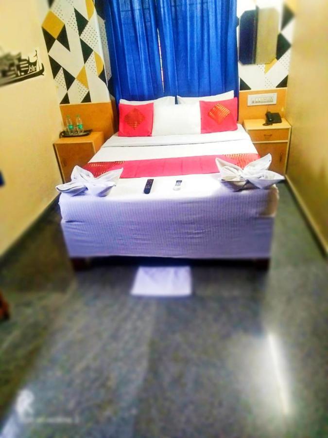 Oyo 75854 Hotel Harsha Residency 班加罗尔 外观 照片